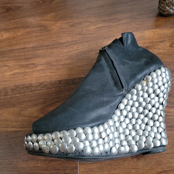 Jeffrey Campbell, Wedged Heel Open Toe, Black Leather with Studs, Size 8.5 - Picture 2 of 6